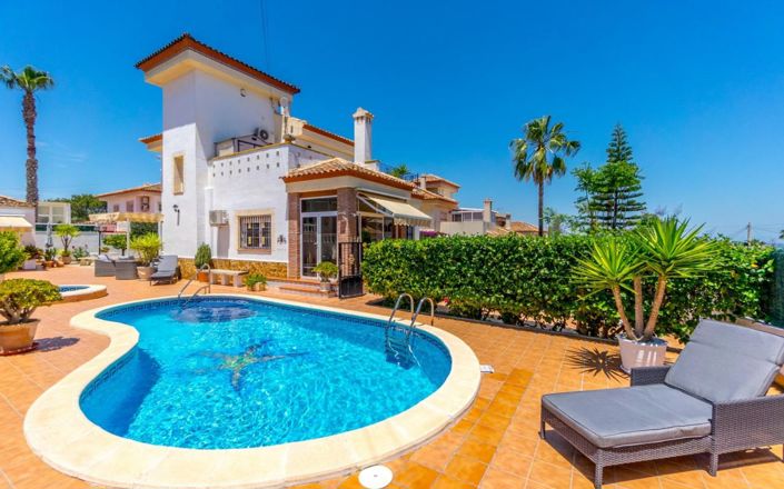 Image No.1-4 Bed Villa for sale
