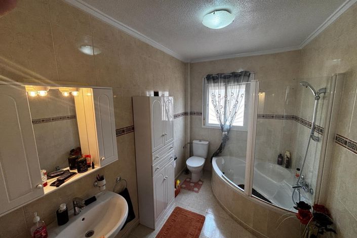 Image No.17-3 Bed Townhouse for sale