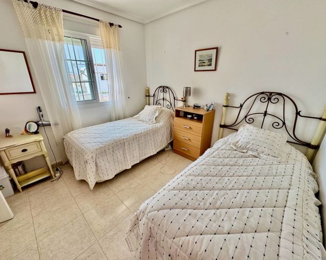 Image No.12-3 Bed Townhouse for sale