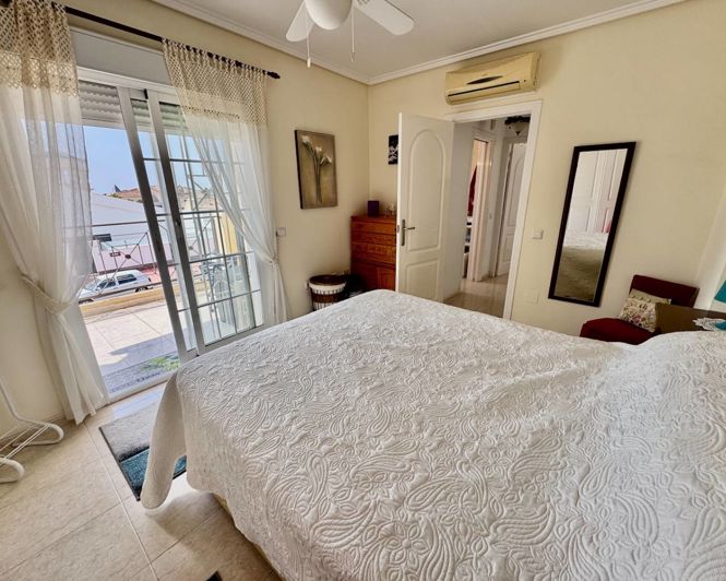 Image No.14-3 Bed Townhouse for sale