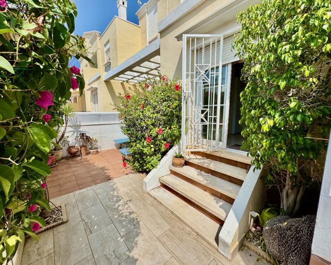 Image No.20-3 Bed Townhouse for sale