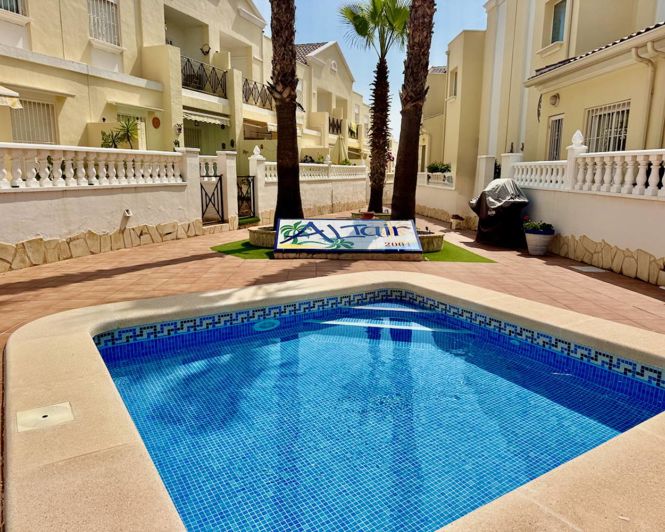 Image No.25-3 Bed Townhouse for sale