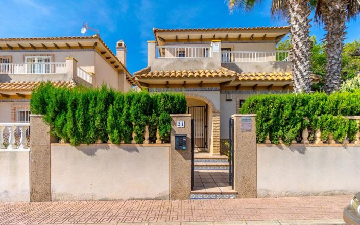 Image No.1-3 Bed Villa for sale
