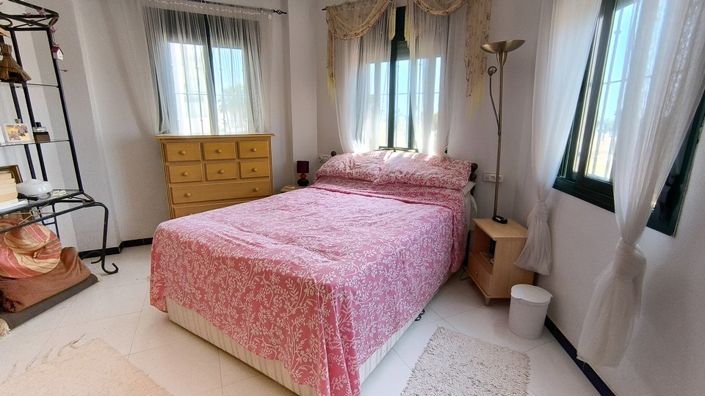 Image No.20-3 Bed Townhouse for sale