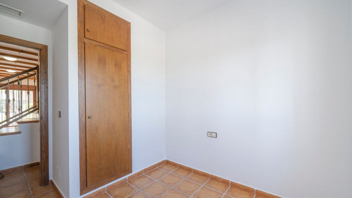 Image No.12-3 Bed Property for sale