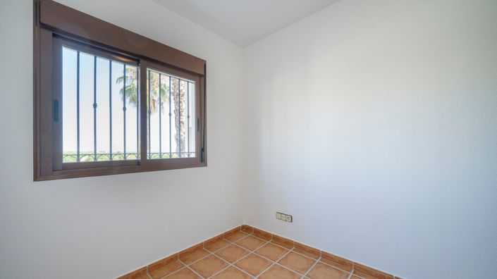 Image No.13-3 Bed Property for sale