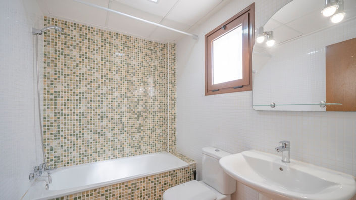 Image No.19-3 Bed Property for sale