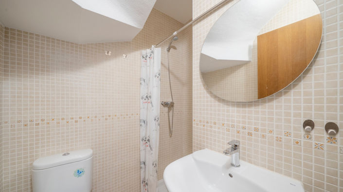 Image No.12-3 Bed Property for sale