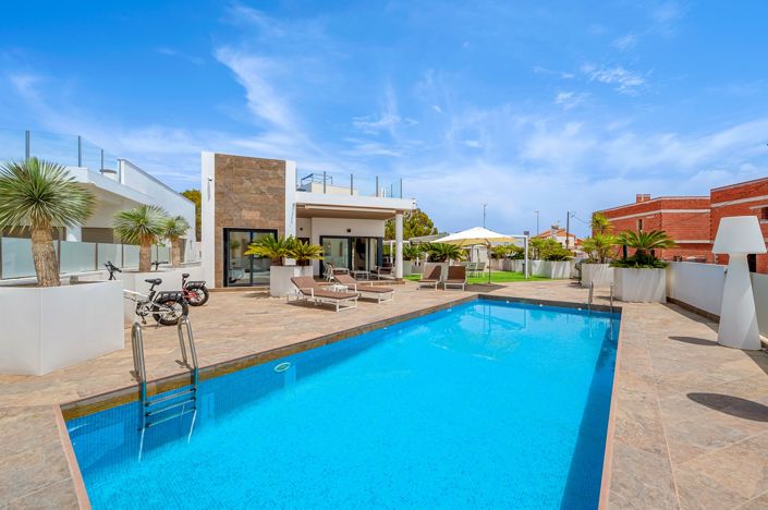 Image No.1-3 Bed Villa for sale