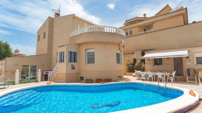 Image No.1-5 Bed Villa for sale