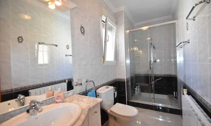 Image No.27-5 Bed Villa for sale