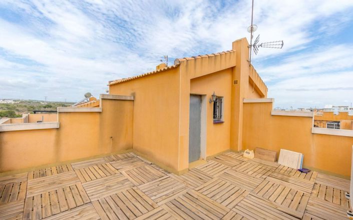 Image No.25-3 Bed Quad for sale