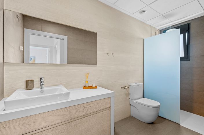 Image No.18-3 Bed Villa for sale