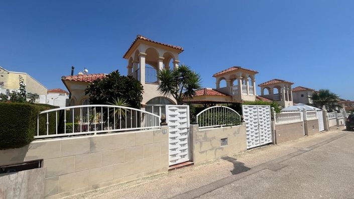 Image No.1-3 Bed Villa for sale