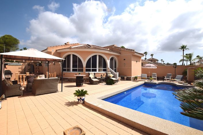 Image No.1-2 Bed Villa for sale
