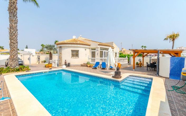 Image No.1-4 Bed Villa for sale