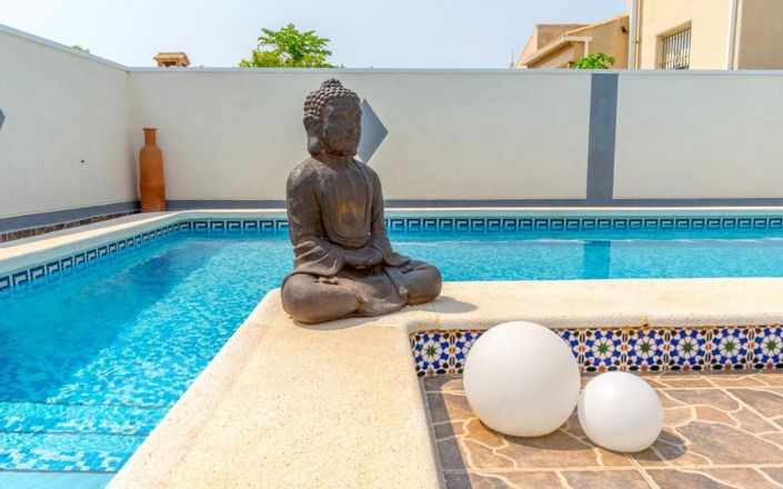 Image No.2-4 Bed Villa for sale