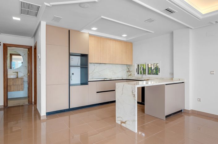 Image No.10-4 Bed Villa for sale