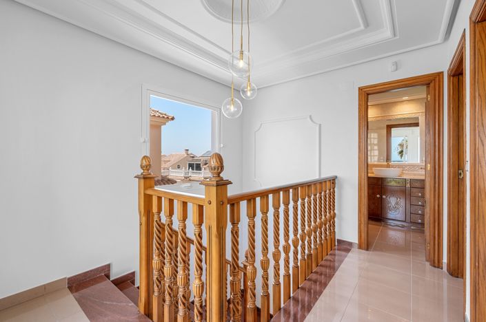 Image No.12-4 Bed Villa for sale