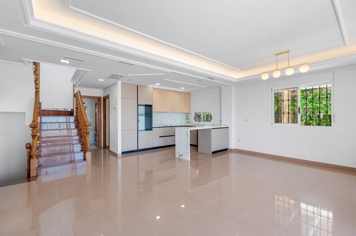 Image No.8-4 Bed Villa for sale