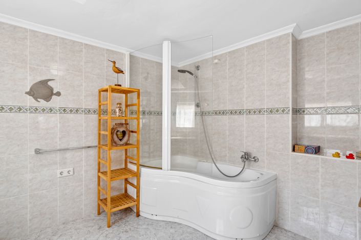 Image No.18-5 Bed Villa for sale