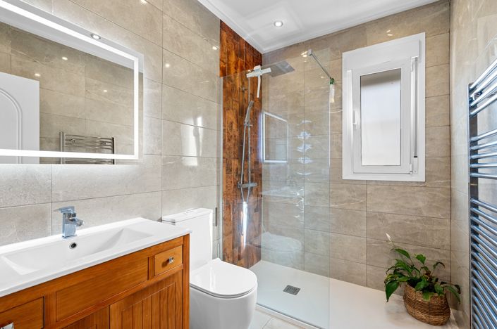 Image No.28-5 Bed Villa for sale