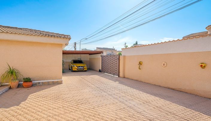 Image No.55-5 Bed Villa for sale