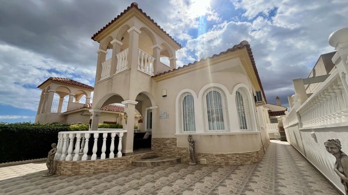 Image No.1-3 Bed Villa for sale
