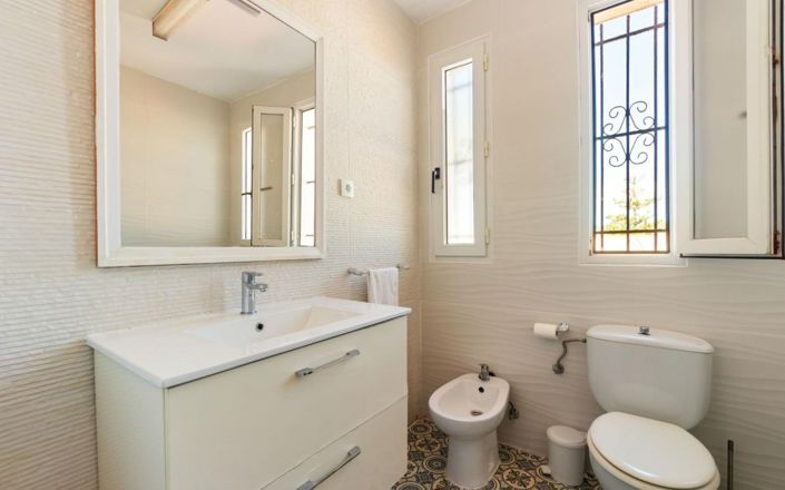 Image No.18-3 Bed Villa for sale