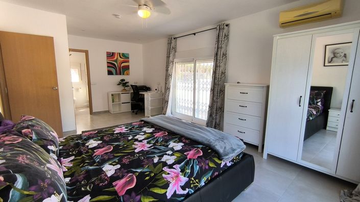 Image No.27-5 Bed Villa for sale