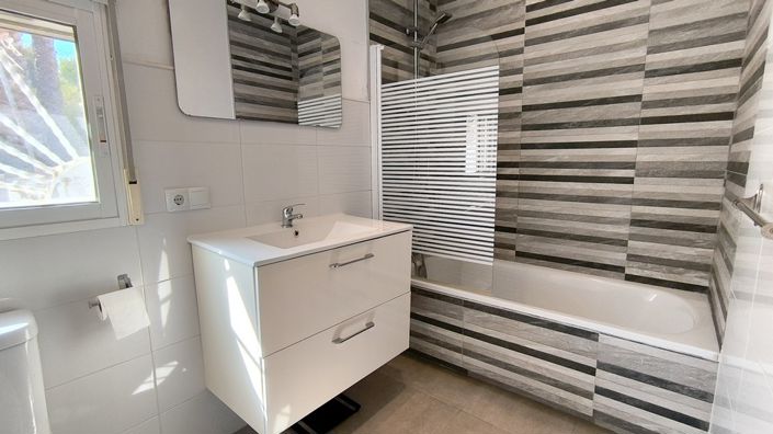 Image No.29-5 Bed Villa for sale