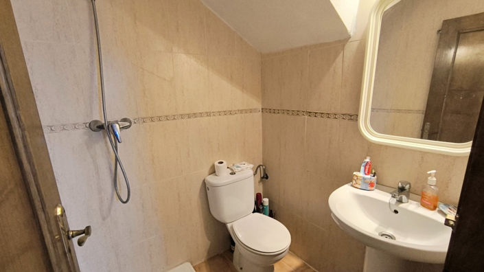 Image No.11-3 Bed Property for sale