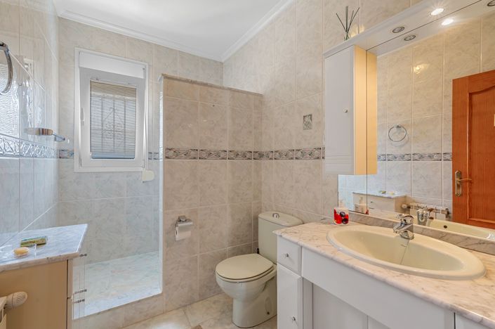 Image No.15-3 Bed Villa for sale