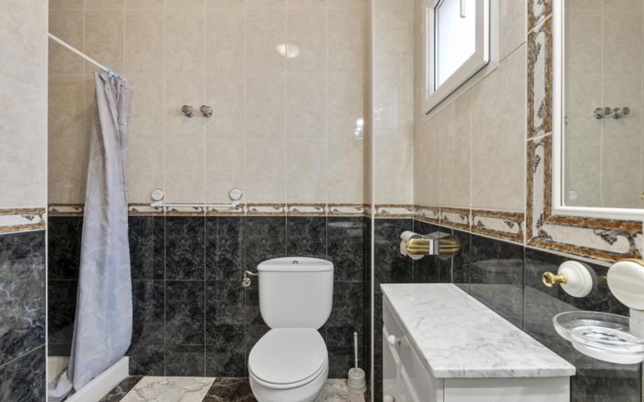 Image No.17-3 Bed Quad for sale