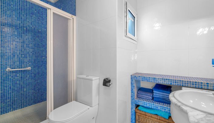 Image No.16-4 Bed Property for sale