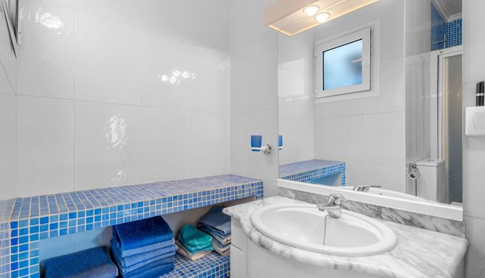 Image No.17-4 Bed Property for sale