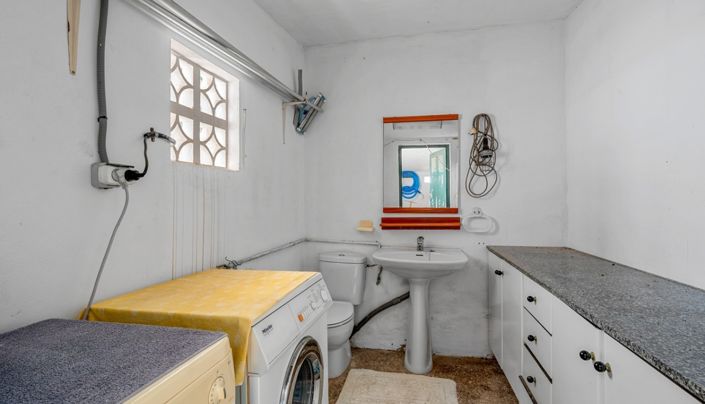 Image No.28-4 Bed Property for sale