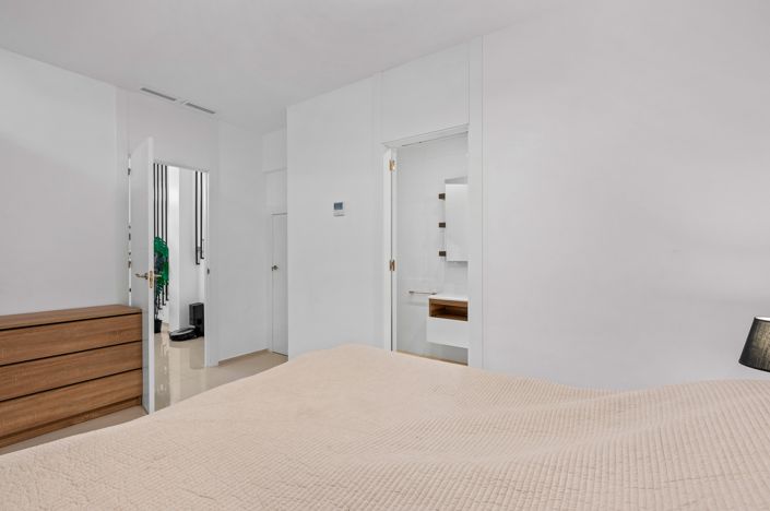 Image No.19-3 Bed Property for sale