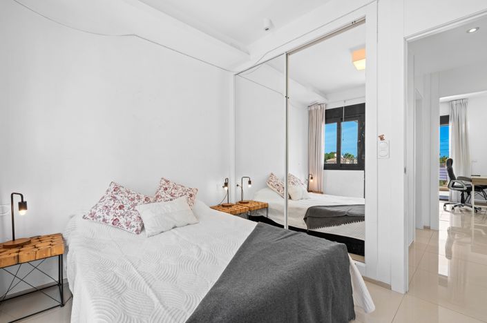 Image No.23-3 Bed Property for sale