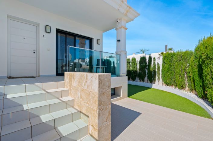 Image No.3-3 Bed Property for sale