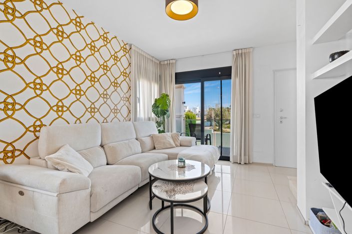 Image No.6-3 Bed Property for sale