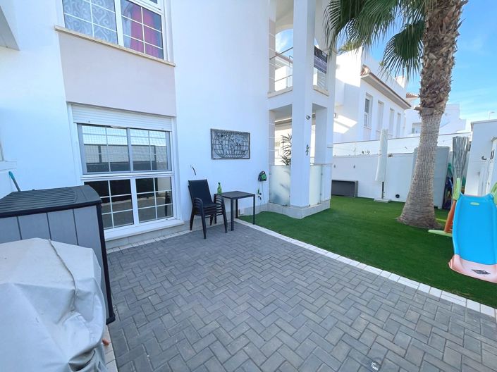 Image No.25-2 Bed Apartment for sale