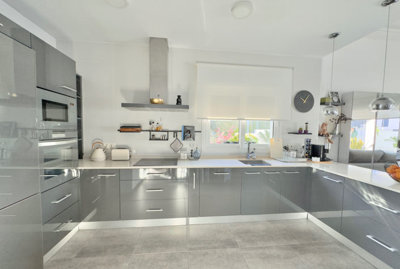 o_1j8as52vkehtsg117s31muv6ff32