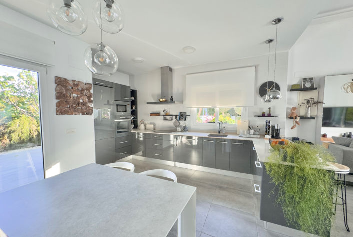 Image No.8-3 Bed Villa for sale