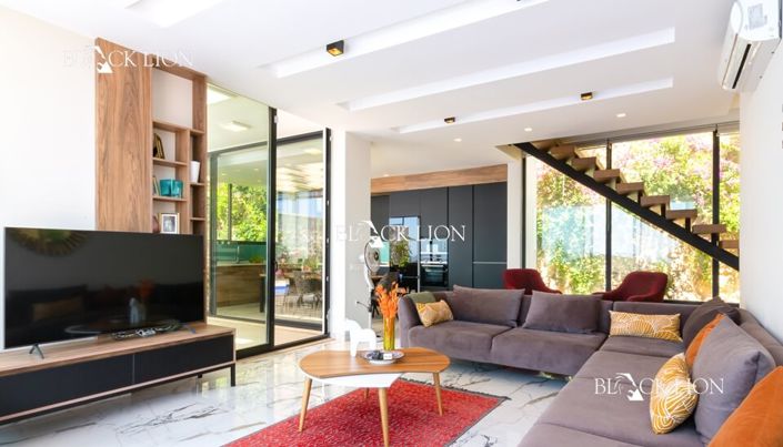 Image No.12-4 Bed Villa for sale