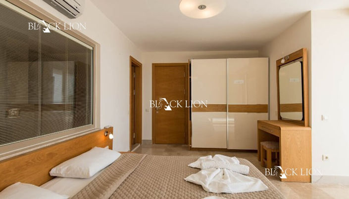 Image No.19-4 Bed Property for sale