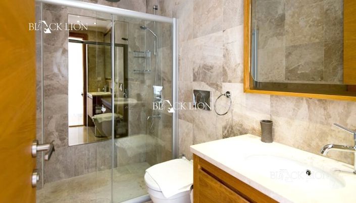 Image No.24-4 Bed Property for sale