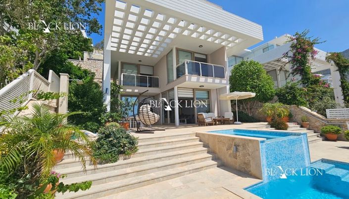 Image No.4-4 Bed Property for sale