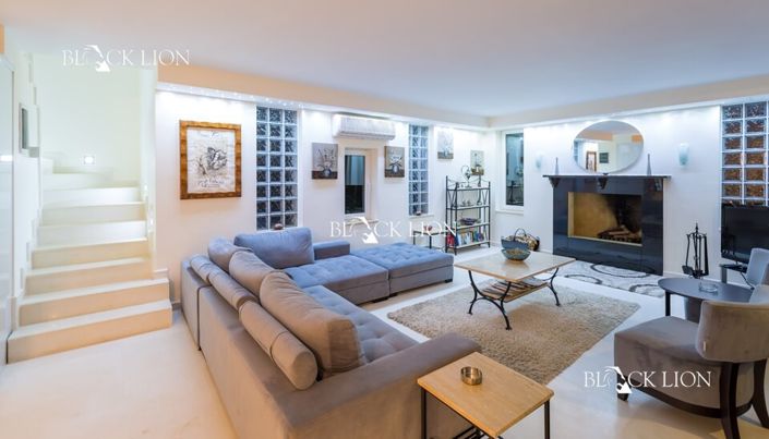 Image No.18-4 Bed Property for sale