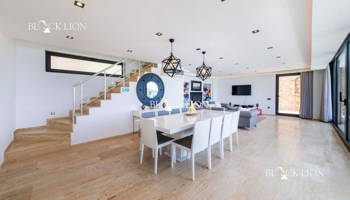 Image No.10-3 Bed Villa for sale